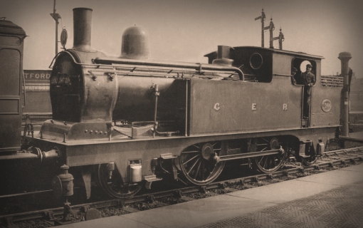 No.1044 was released to traffic on 16th June 1902 and is seen here at Stratford between 1912 (when the Harrison communication cords were superseded by the train alarm gear) and May 1914 when it entered Works to be rebuilt. The desitnation board reads Loughton and the headcode indicates the service originated at Fenchurch Street. Photograph ©Public Domain.